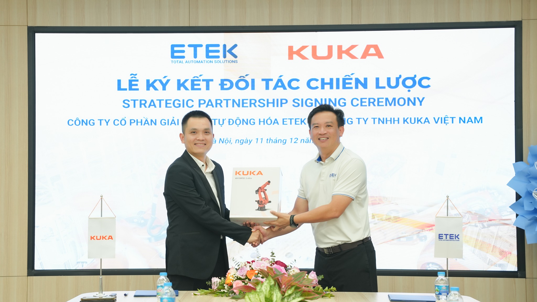 Khoảnh khắc bắt tay hợp tác, mở rộng hệ sinh thái công nghệ và tự động hóa toàn cầu