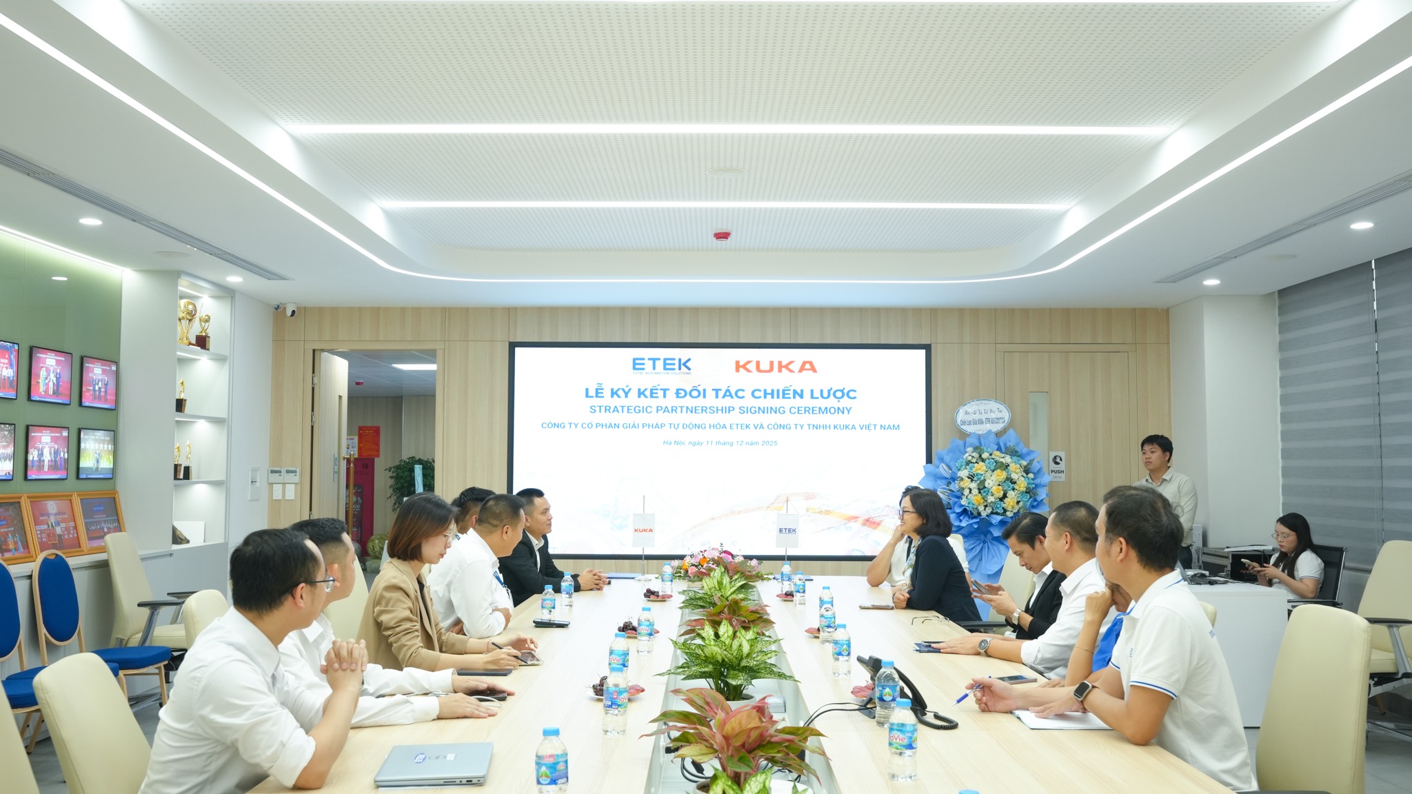 ETEK và KUKA cam kết đồng hành thúc đẩy chuyển đổi số và sản xuất thông minh tại Việt Nam