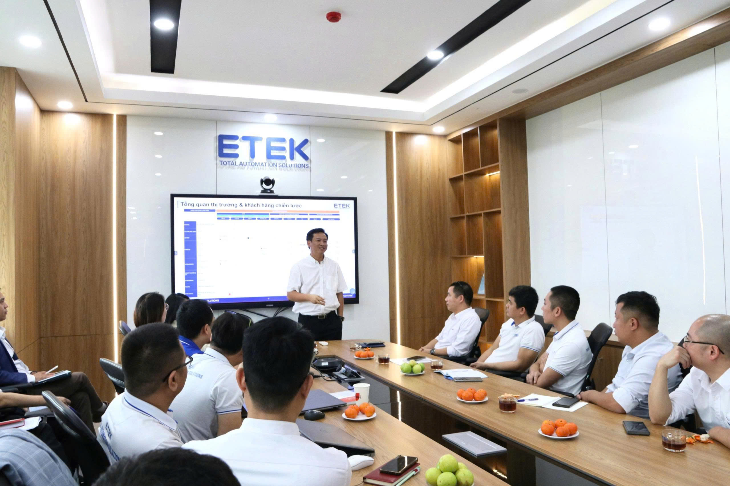 Toàn cảnh cuộc họp ETEK Kickoff 2026 với sự tham gia của đội ngũ quản lý các phòng ban