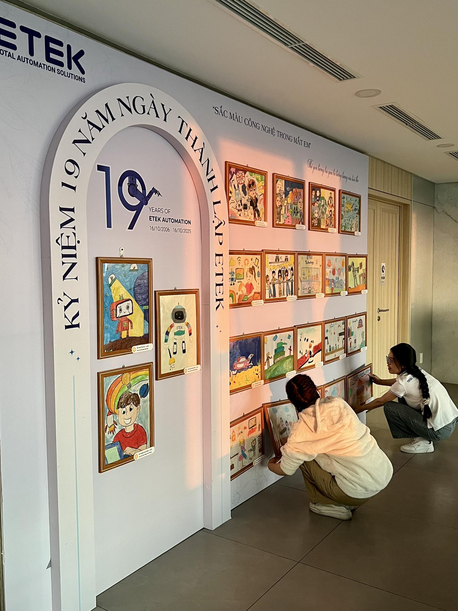 22 tác phẩm – 22 góc nhìn hồn nhiên về công nghệ trong mắt các họa sĩ nhí ETEK Kid.