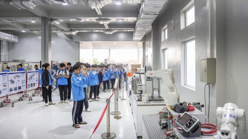 Trải nghiệm thực tế các hệ thống, dây chuyền và giải pháp tự động hóa tại ETEK