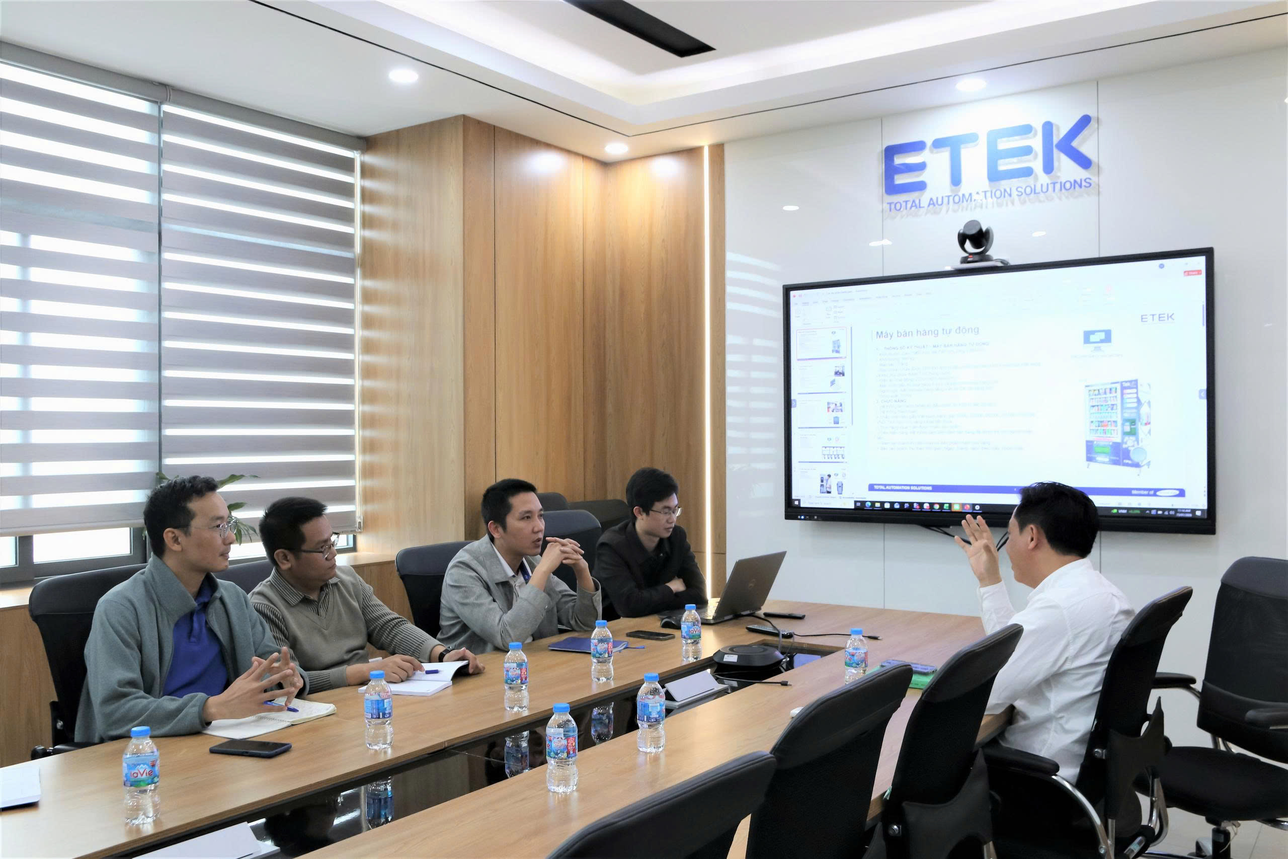 Ban Lãnh đạo ETEK gặp gỡ và chia sẻ cùng đội ngũ Triển khai Dự án Đào tạo & Dân sinh – khởi đầu cho những cuộc đối thoại làm nghề bài bản