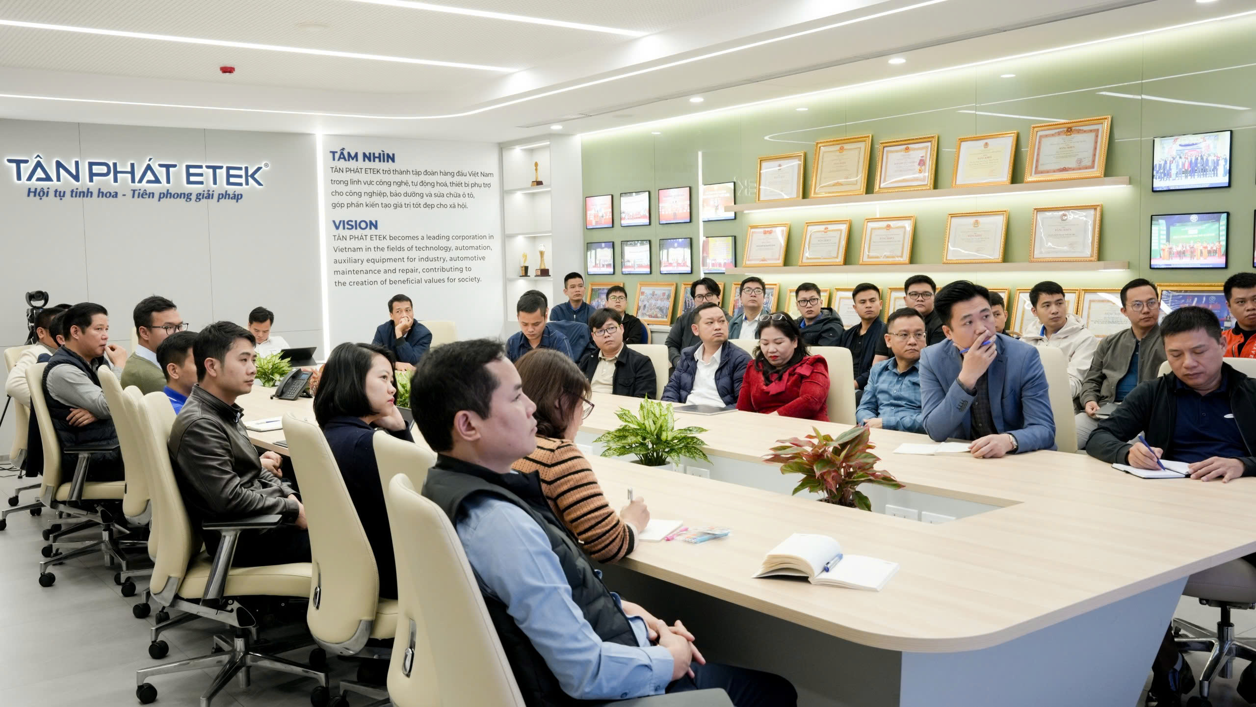 Học tập chủ động – trao đổi thẳng thắn – cùng nhau tiến bộ