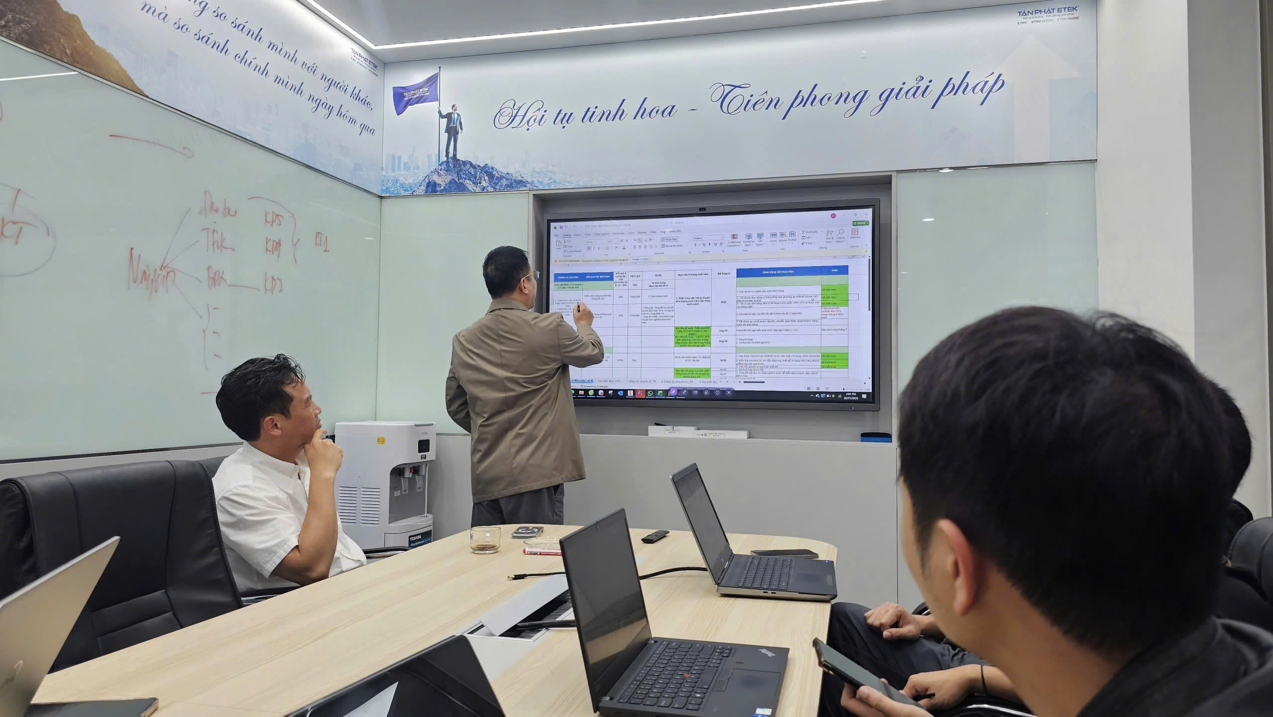 Chủ động đổi mới để nâng cao hiệu quả và vai trò của Khối trong chiến lược chung